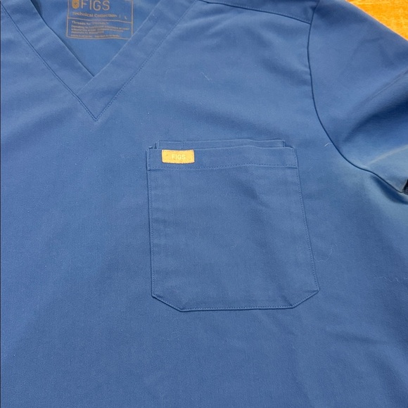 Figs Men's scrub top - Picture 7 of 8